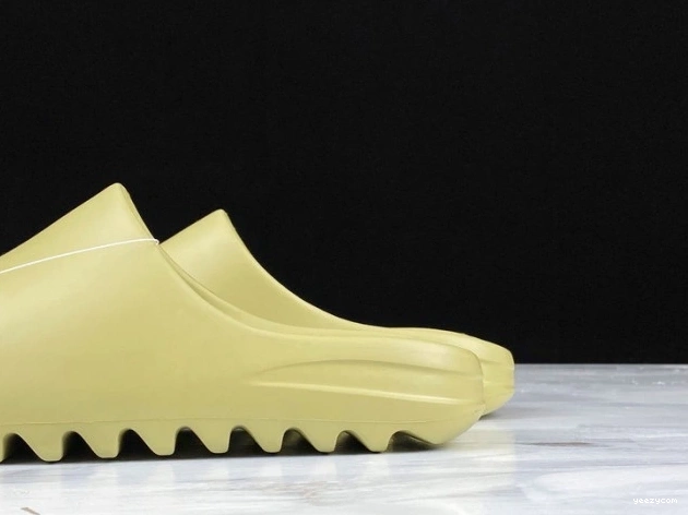Adidas 'Resin' Yeezy FX0494 Slides 0928